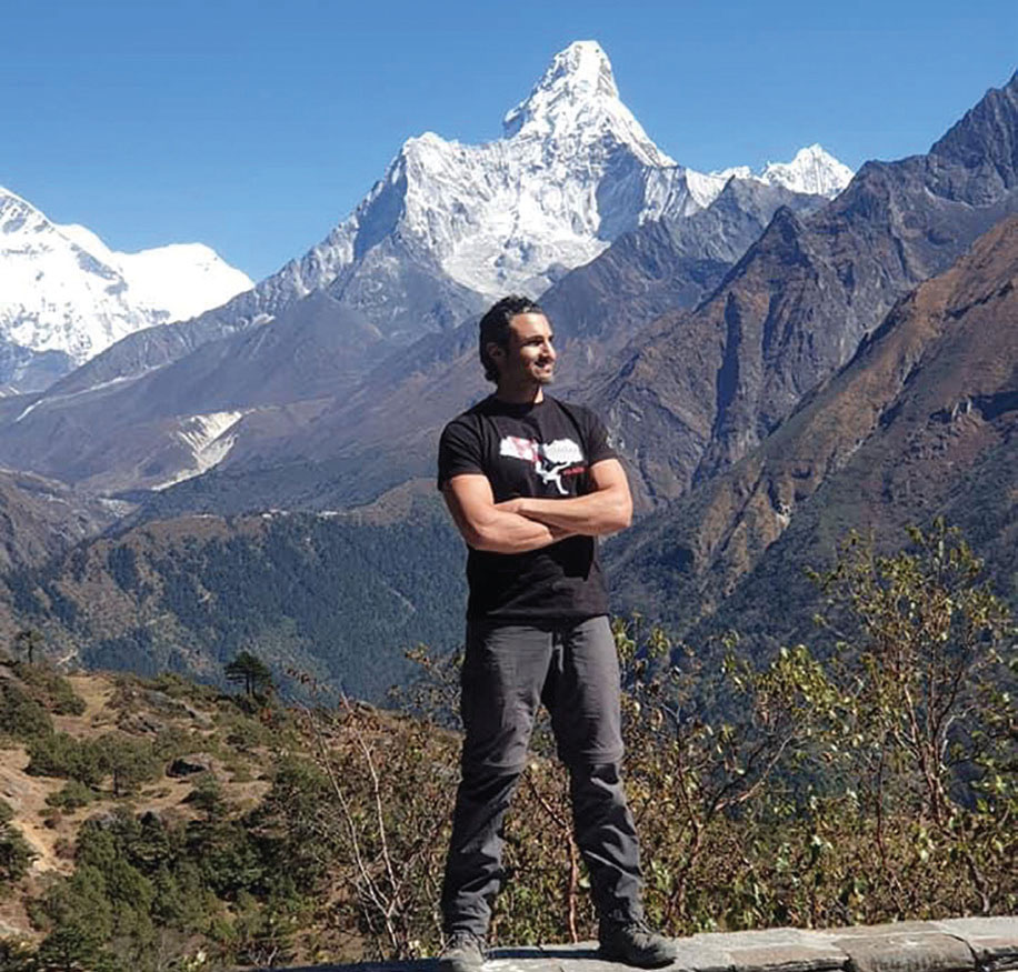 कतारका राजकुमारले गरे आमादब्लमको सफल आरोहण