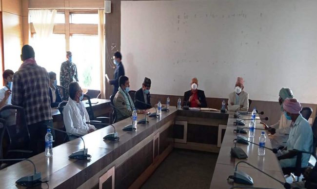 चिनी मिलहरुले भुक्तानी नदिएपछि उखु किसान आन्दोलित