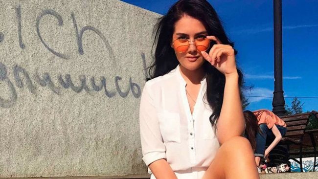 चार्ज गरिरहेको आइफोनले लियो युवतीको ज्यान