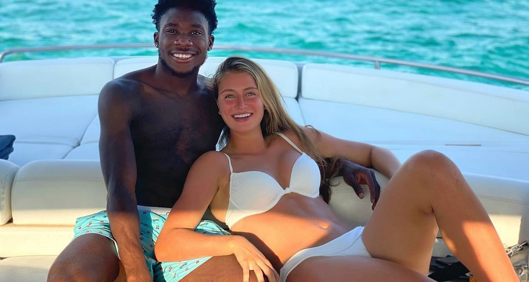 सयौंले आपत्तिजनक टिप्पणी गर्नुपर्ने यी २ खेलाडीको फोटोमा त्यस्तो के छ ?