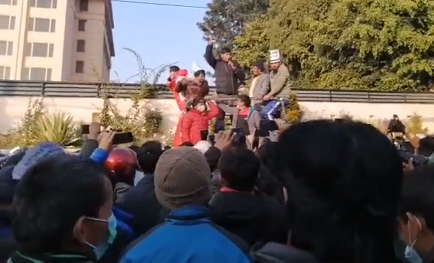 संसद विघटनविरूद्ध माइतीघरमा प्रदर्शन (भिडियाेसहित)