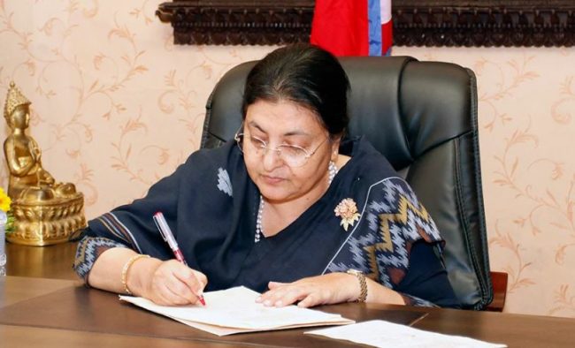 राष्ट्रपतिले संसद विघटन गर्नुअघि प्रधानमन्त्रीविरुद्ध अविश्वासको प्रस्ताव दर्ता भएको थिएन