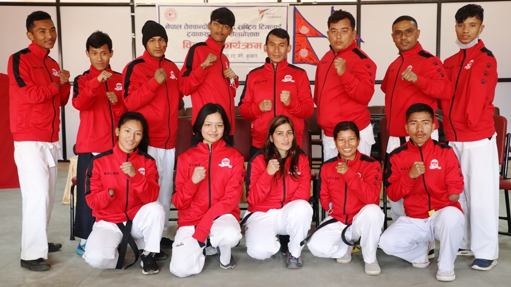 पारा तेक्वान्दो खेलाडीलाई खेल पोशाक