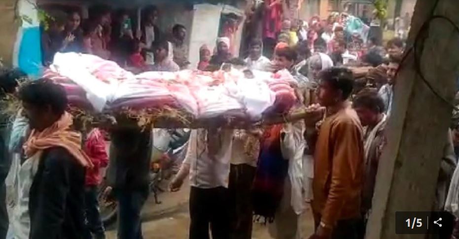 अचानक बाँदरको मृत्यु भएपछि गाउँनै शोकमा डुब्यो, हिन्दु परम्परा अनुसार गरियो अन्त्येष्टी