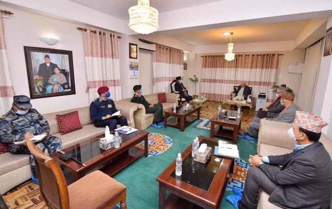 प्रधानमन्त्रीले गरे सुरक्षा निकायका प्रमुखहरुसँग छलफल, उच्च सुरक्षा सतर्कता अपनाउन निर्देशन