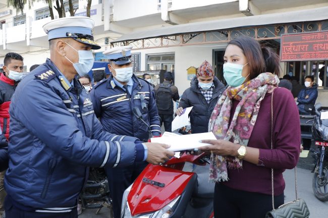 बाइस मोटरसाइकल धनीलाई हस्तान्तरण : चोरी गर्ने ११ पक्राउ
