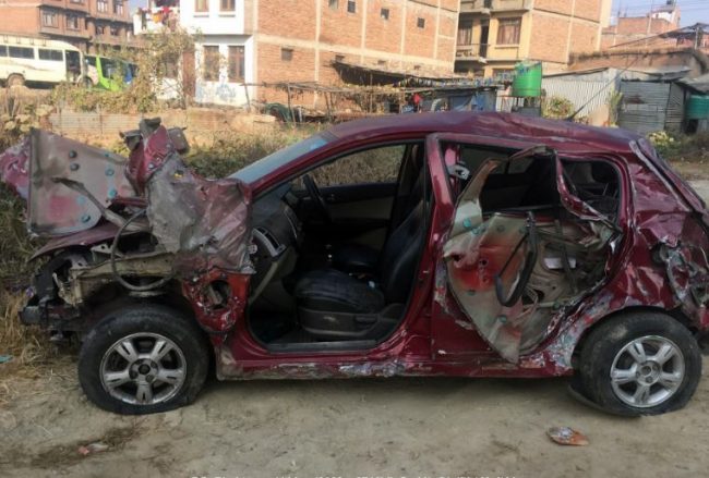 भक्तपुरमा कार दुर्घटना, एकको मृत्यु, तीन जना घाइते