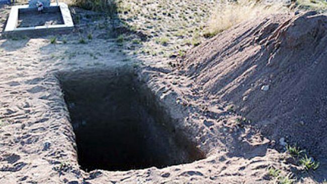 महिलाले आफैंलाई चिहानमा गाडेर १८ करोड कमाइन्, ९ वर्षपछि यसरी भयो खुलासा