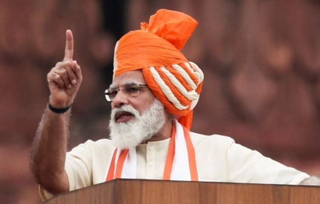 लाखौं शिख किसान सडकमा ज्यान गुमाउँदै, बेवास्ता गर्दै प्रधानमन्त्री गुरुद्वारामा