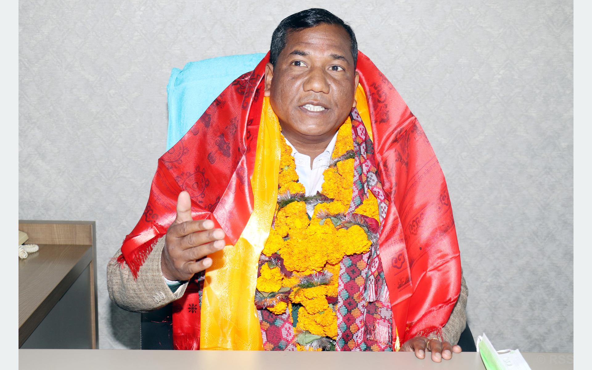 स्वदेशमै रोजगारीको वातावरण निर्माण गर्नेतर्फ लागि पर्छुः मन्त्री चौधरी