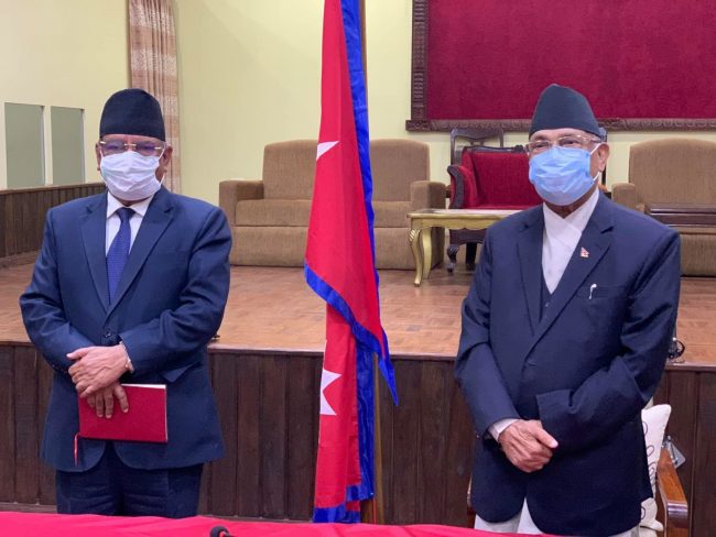 ओली–प्रचण्ड दोस्रो पटक छलफलमा, अन्योलमा स्थायी कमिटी