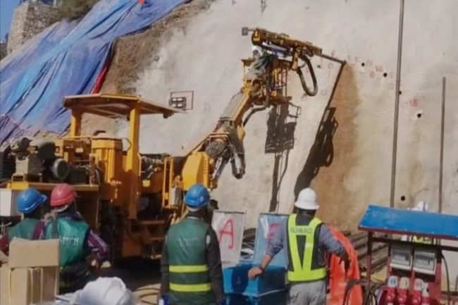 नागढुङ्गा सुरुङमार्ग समयमै सकाउन अहोरात्र काम