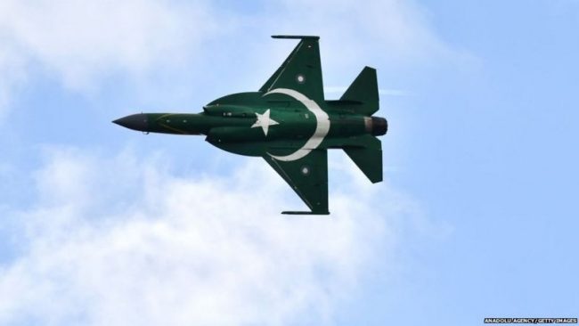 पाकिस्तानले बनायो नयाँ लडाकु विमान, भारतको राफेलसँग तुलना