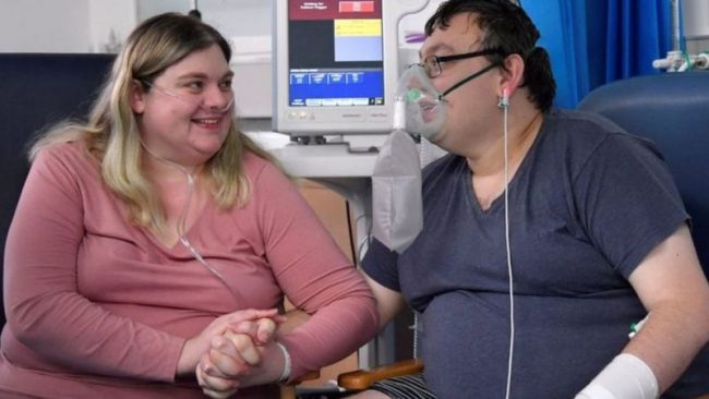 कोरोना सङ्क्रमित जोडीको भेन्टिलेटरमा राख्नुअघि अस्पतालमा विवाह