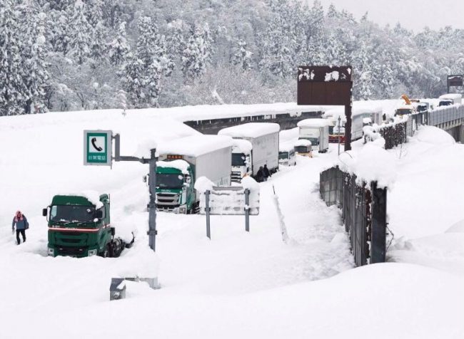 जापानमा हिउँले पुरिएर ट्रक चालकको मृत्यु