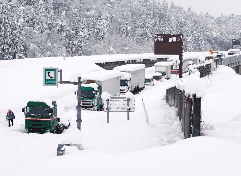 जापानमा हिउँले पुरिएर ट्रक चालकको मृत्यु