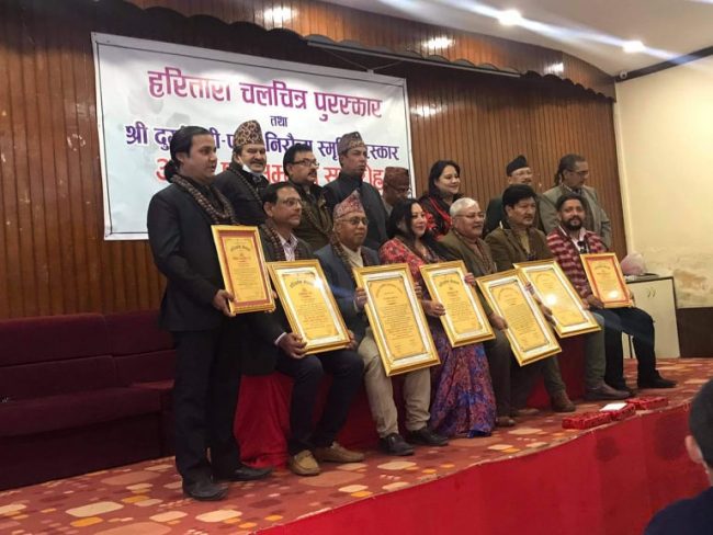 चलचित्रकर्मी र पत्रकार पुरस्कृत