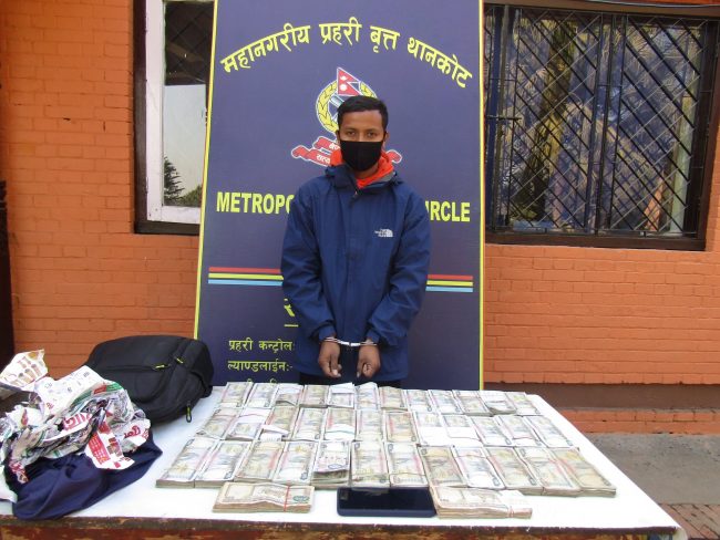 स्रोत नखुलेको ३७ लाख नगदसहित एक पक्राउ