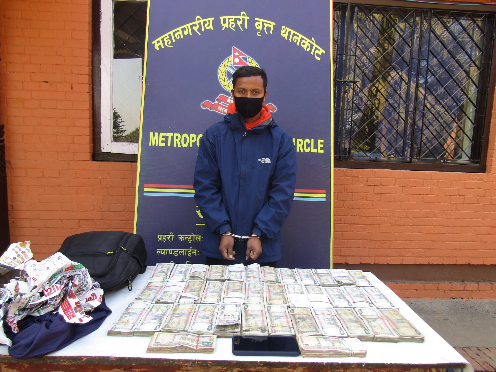 स्रोत नखुलेको ३७ लाख नगदसहित एक पक्राउ