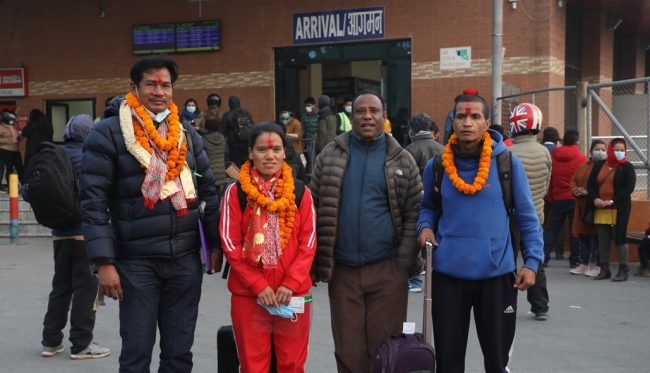 एथलेटिक्स टोली स्वदेश फर्कियो