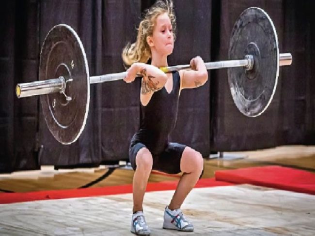 विश्वकै सबैभन्दा शक्तिशाली युवती : सात बर्षको उमेरमा उठाउछिन ८० किलो वजन