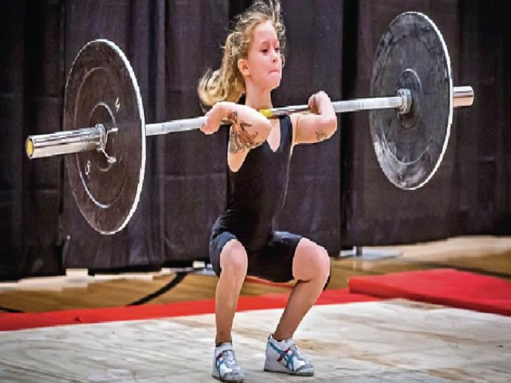 विश्वकै सबैभन्दा शक्तिशाली युवती : सात बर्षको उमेरमा उठाउछिन ८० किलो वजन