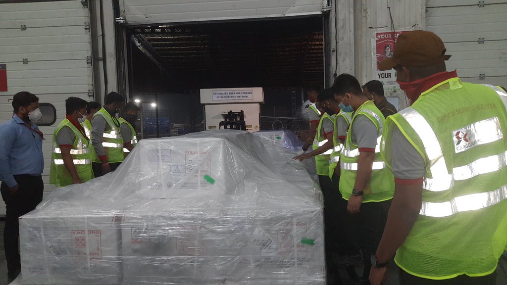 भारतले उपलब्ध गराएको काेराेना विरूद्धकाे खोप नेपाल आइपुग्यो