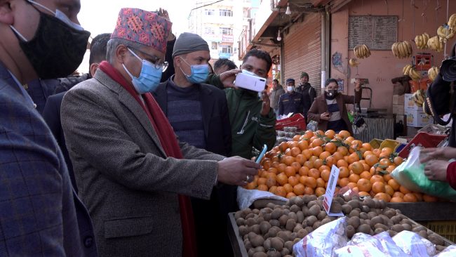 प्रभु बैंकले ल्यायाे कालिमाटी तरकारी बजारमा क्यू आर कोड सेवा सञ्चालनमा