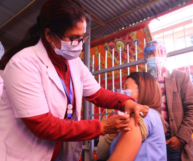 एकैदिनमा नौ हजारले लगाए कोरोना खोप