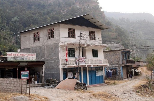 भाडाका घरमा गाउँका ‘सिंहदरबार’