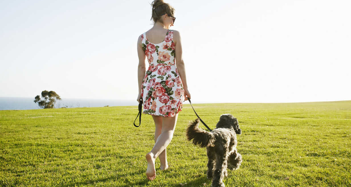 श्रीमानलाई घाँटीमा डोरी बाँधेर कुकुरजस्तै डोर्याउँदै हिँडेकी महिला पक्राउ