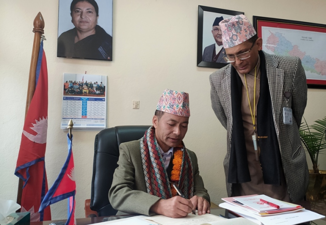 सबैसित सहकार्य गर्दै खेलकूदका समस्या समाधान गर्छुः मन्त्री तामाङ