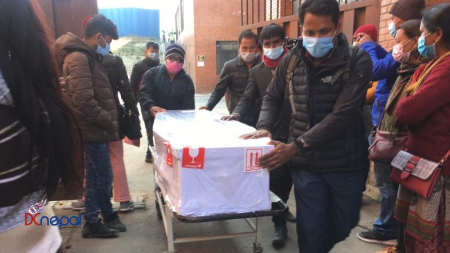 वैदेशिक रोजगारीको नियतीः जब बाकसमा फर्किए १७ नेपाली (फोटोफिचर)