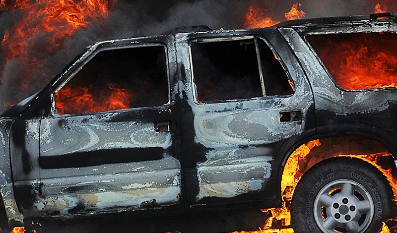 अज्ञात समूहद्वारा गाडीमा आगजनी