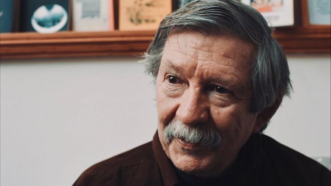 जसले चिन्दै नचिनेका लाखौं मानिसहरुको लागि आफ्नो घरमा डिनर आयोजना गरे