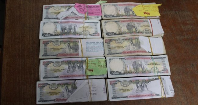 स्रोत नखुलेको  दश लाख  रुपैँयासहित दुवई जान लागेका यात्रु पक्राउ