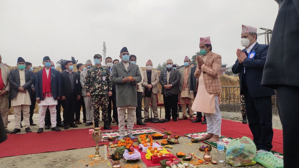 प्रधानमन्त्री ओलीद्वारा भरतपुरस्थित सिटीहलको शिलान्यास