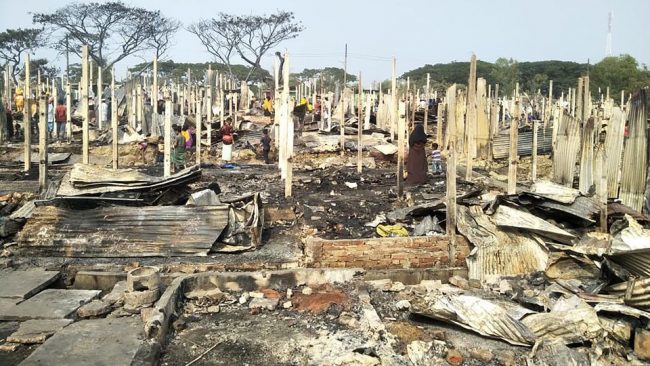 रोहिंग्या शरणार्थी शिविरमा आगलागी, सयौँको विचल्ली