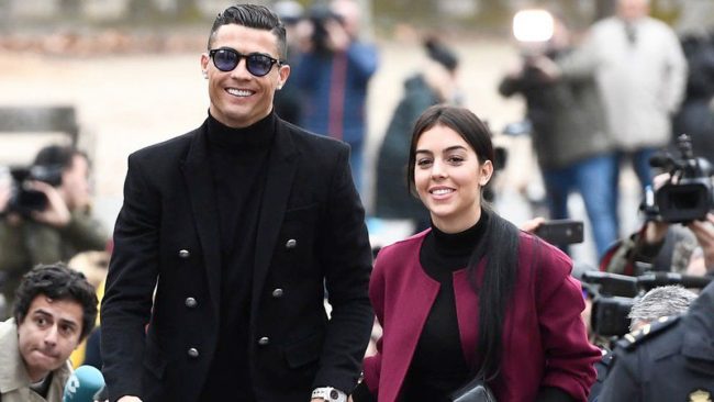 गर्लफ्रेण्डको जन्मदिन मनाउन रोनाल्डाेले लकडाउन तोडेपछि…