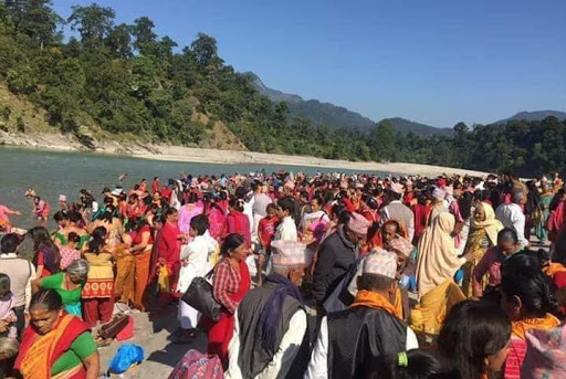 माघे संक्रान्तिमा तीन लाख भक्तजनले देवघाटमा स्नान गरे