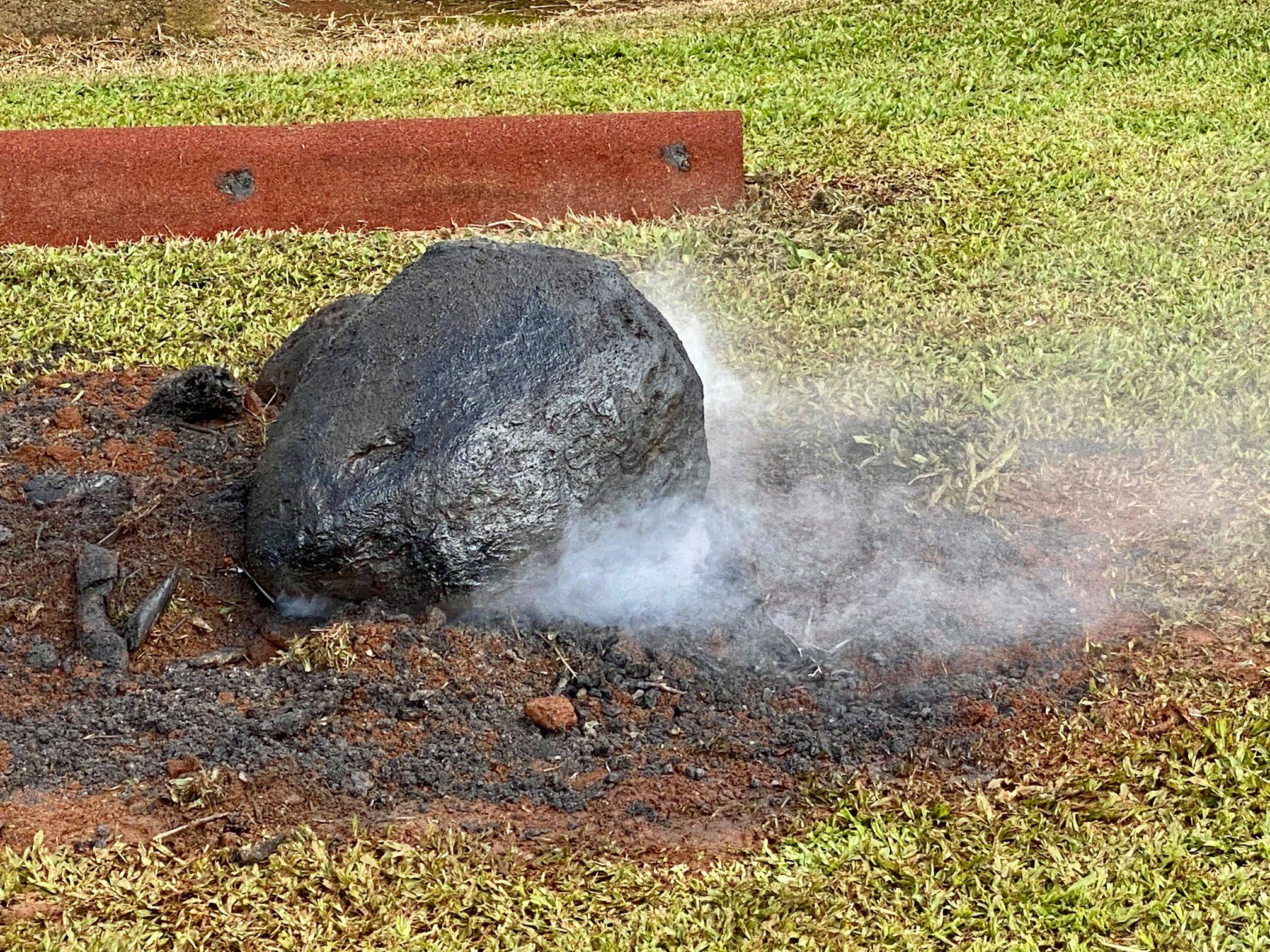स्कुलमा उल्कापिण्ड खसेपछि नासाका वैज्ञानिक उत्साहित हुँदै दौडेर पुगे, जिल्ल परेर फर्किए