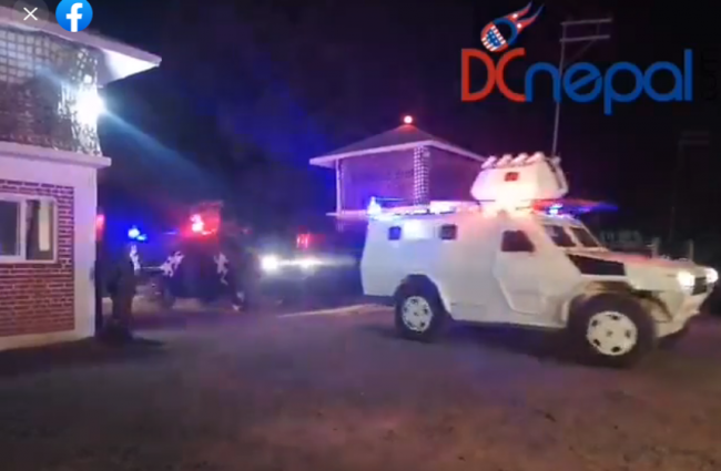 सडकमा निस्किए सेनाका बख्तरबन्द गाडी (लाईभ)