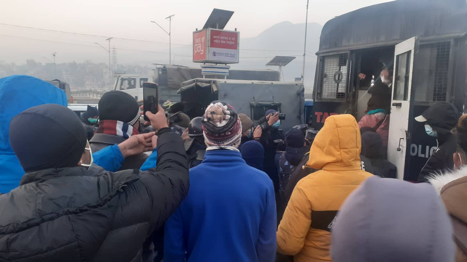 प्रचण्ड–नेपाल पक्षको आमहड्ताल : कार्यकर्ता र प्रहरीबीच घम्साघम्सी