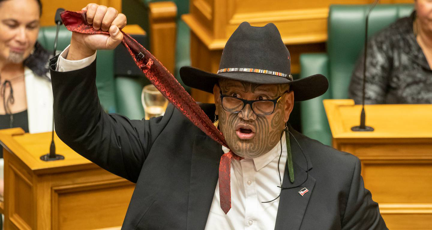 टाइ नलगाएको भन्दै सभामुखले सांसदलाई बैठकबाट बाहिर निकालिदिएपछि बबाल