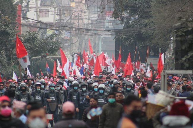 तस्वीरमा हेर्नुस् नेकपा (प्रचण्ड–माधव नेपाल) समूहको प्रदर्शन