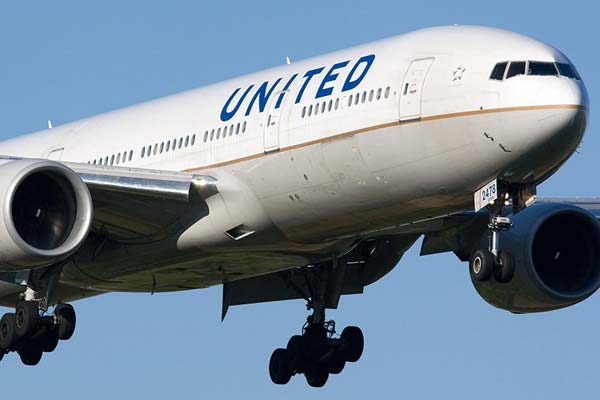 युनाइटेड एयरलाइन्सको विमान ठूलो दुर्घटनाबाट बच्यो