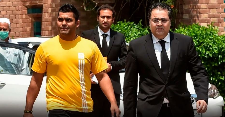 अकमलमाथि लागेको प्रतिबन्ध छ महिना घटाइयो