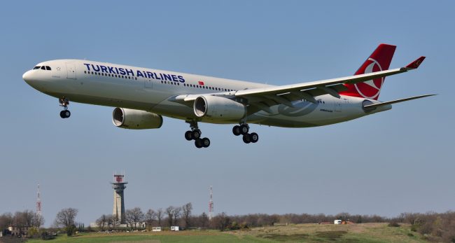 हवाइजहाजको पाङग्रामा बसेर ५ हजार माइल यात्रा गर्दा पनि १६ वर्षका किशोर जीवितै !