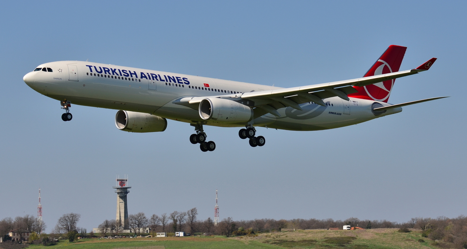 हवाइजहाजको पाङग्रामा बसेर ५ हजार माइल यात्रा गर्दा पनि १६ वर्षका किशोर जीवितै !