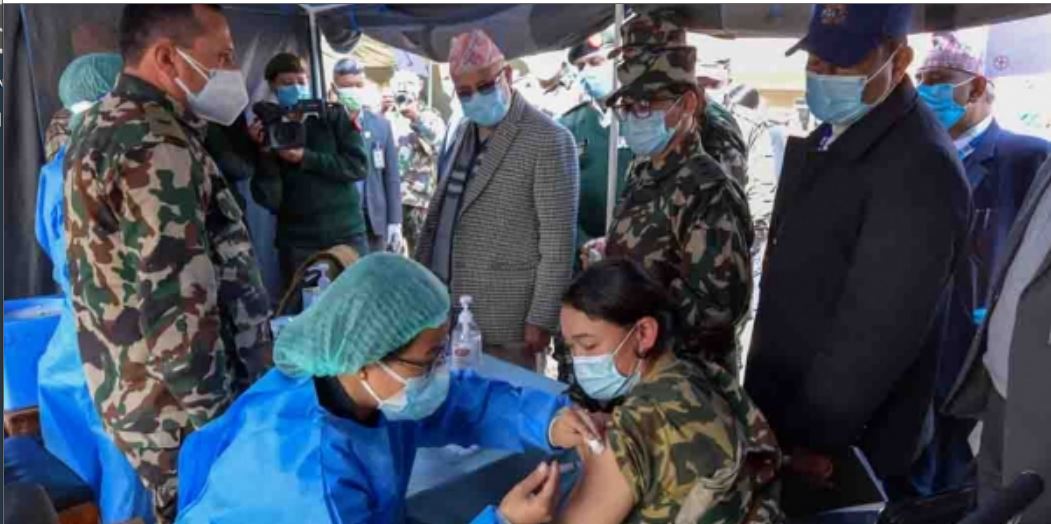 कोभिड–१९ विरुद्ध खोप अभियानः दीर्घरोगी र अशक्त ज्येष्ठ नागरिकलाई घरमै पुगेर लगाइने